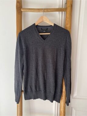 Banana Republic Sweater Charcoal Gray Extra Fine Merino Wool V-neck Minimalist